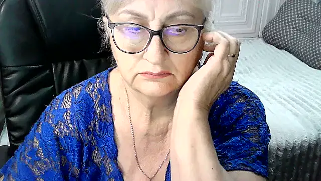 LolkaAlyss live cam on StripChat