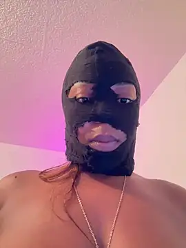 MlleDiorr live cam on StripChat