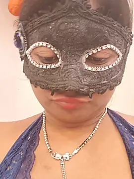 DIRTYSECRET_QUEEN_07