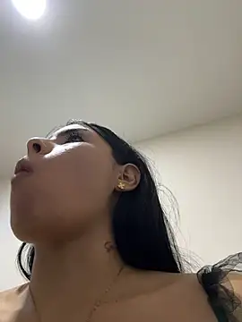 LovelyEyess live cam on StripChat