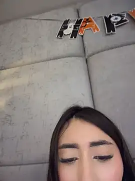 ivonneowen (F teen) - big squirt in your face
