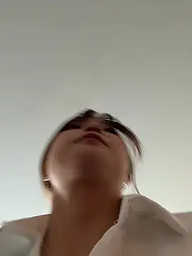 xiaoqiao_ss (F young) - 咖啡厅脱上衣5min