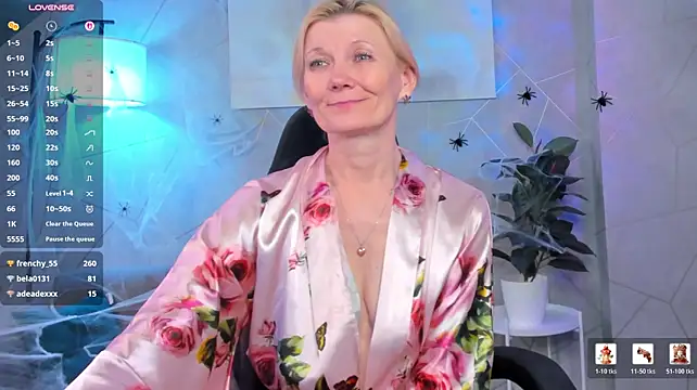 julie_lucas (F mature) - I caress myself and tease you