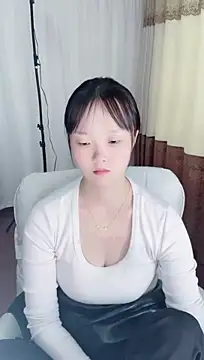 yiyi88888 live cam on StripChat