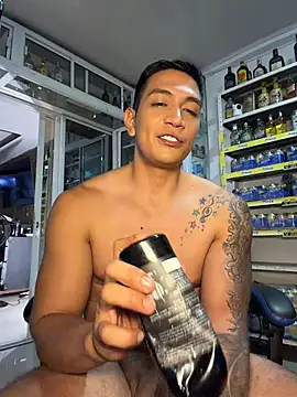 oliverwest04 (M young) - Get naked & get hard dick 🍆