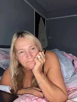 Blondnboujee53