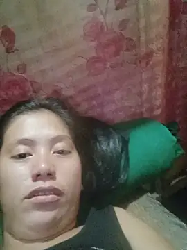 mommyyeng26 live cam on StripChat