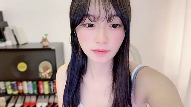 Onechestnut live cam on StripChat