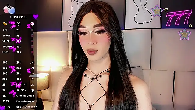 Megaan_Dolll live cam on StripChat