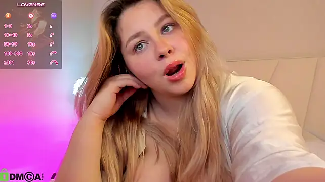 WetLuna1 live cam on StripChat