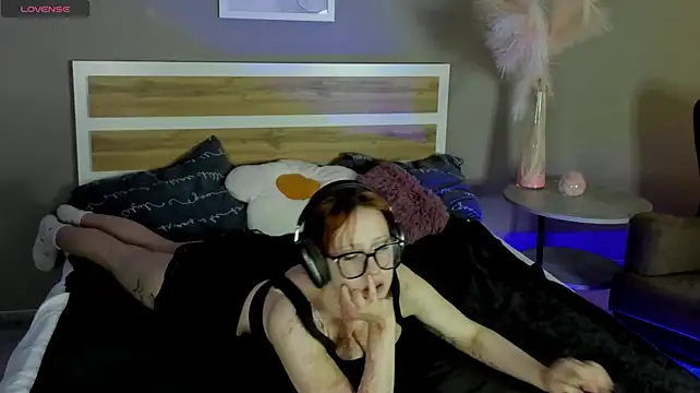 Lizi_Emberly live cam on StripChat