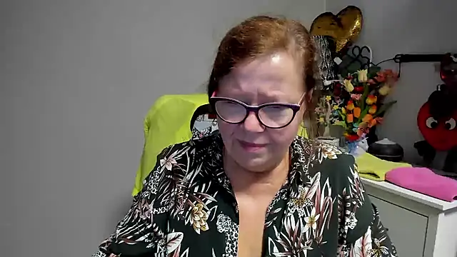 Adelewildx live cam on StripChat