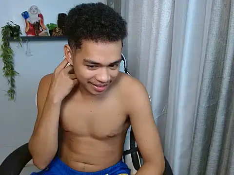curlyasian_njxx