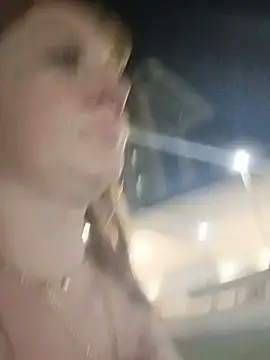 nakedgarbageperson (F milf) - Topless for 2 whole minutes