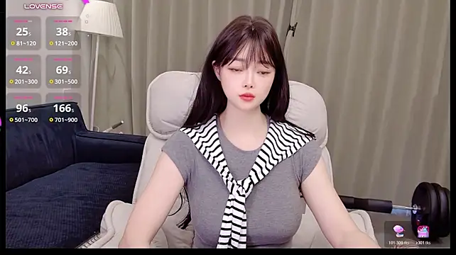 uikyy1 live cam on StripChat