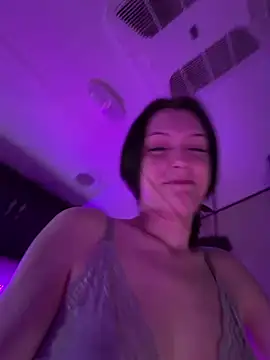 Lilactease live cam on StripChat