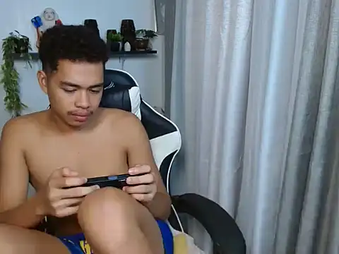curlyasian_njxx