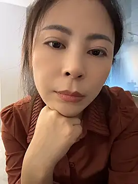 yaoyao8888 (F milf) - 裸上身直播2分钟