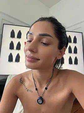 Vicky_luxe live cam on StripChat
