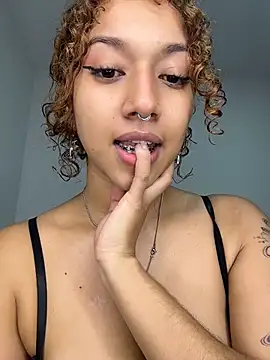 Scarleth_444 live cam on StripChat