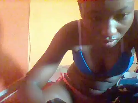pretty_smal live cam on StripChat
