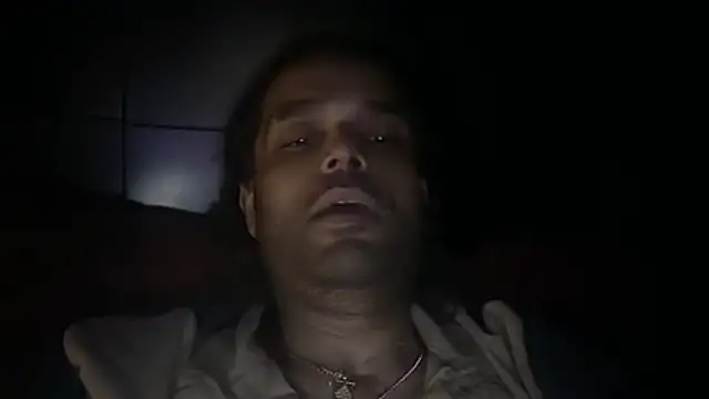 icebergslim281 live cam on StripChat