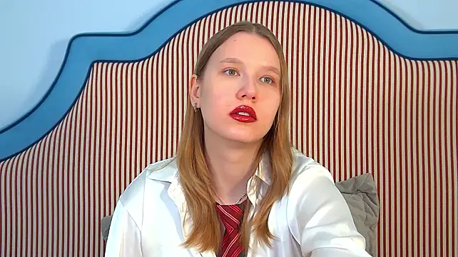LiliLinn live cam on StripChat