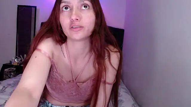holy_juli live cam on StripChat