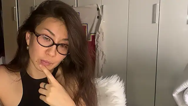 Kivoora live cam on StripChat
