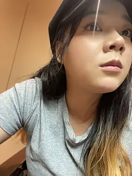 Luna-girl live cam on StripChat