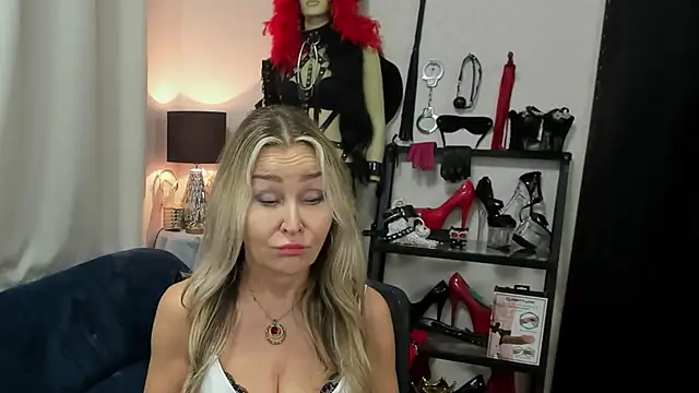 crystaLUX live cam on StripChat