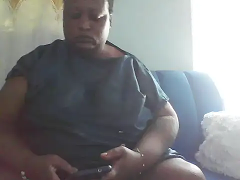 fat_ebonyqueen live cam on StripChat