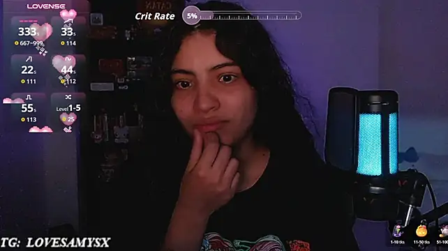 Lovelyamyy live cam on StripChat