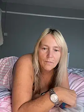 Blondnboujee53