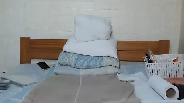 awild_kitten live cam on StripChat