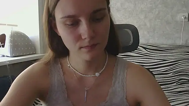 DolcezzaCream live cam on StripChat
