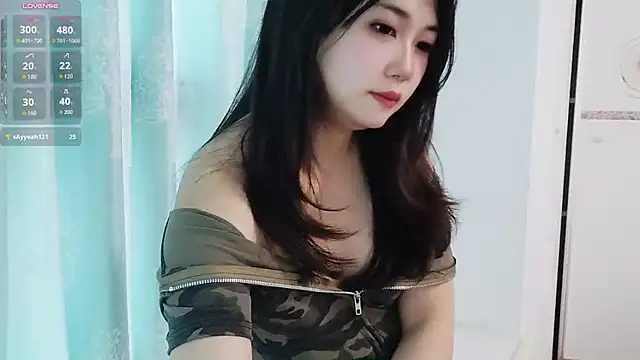 lianyuanyuande live cam on StripChat