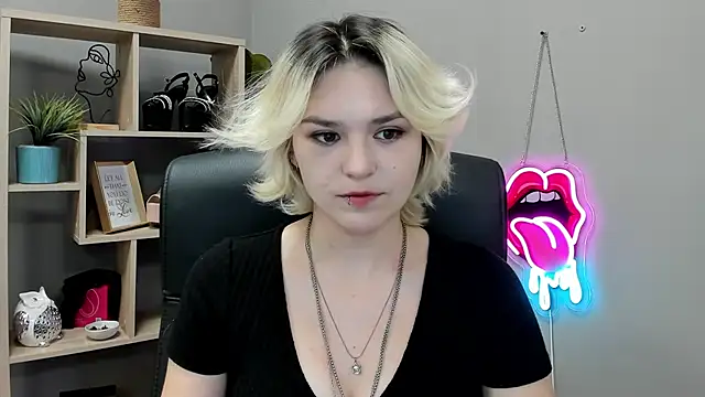 SweetLilyxo live cam on StripChat