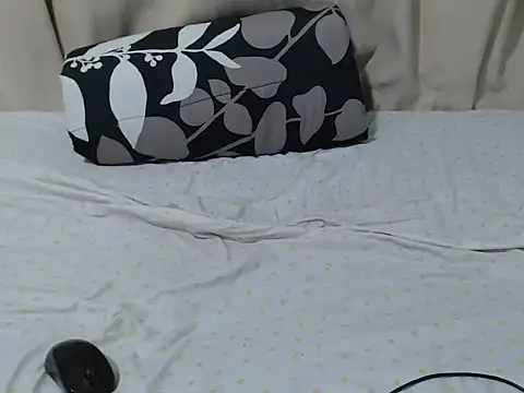 sweet-loveness live cam on StripChat