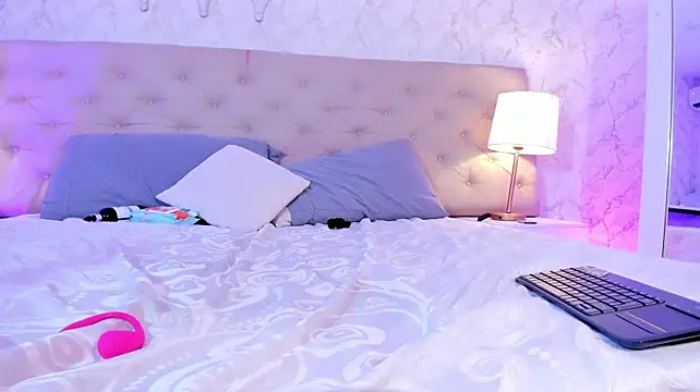 KamileBlake live cam on StripChat