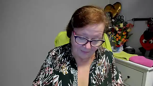Adelewildx live cam on StripChat