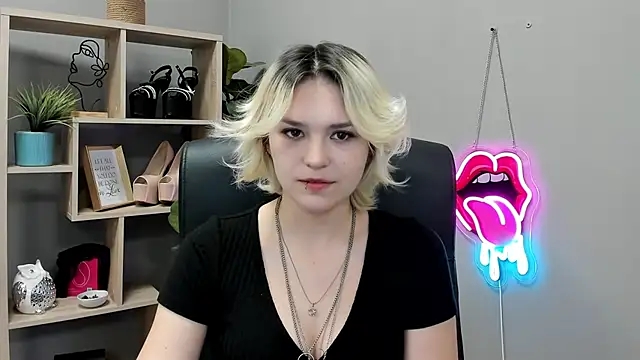 SweetLilyxo live cam on StripChat