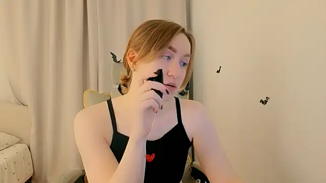 mowalova live cam on StripChat