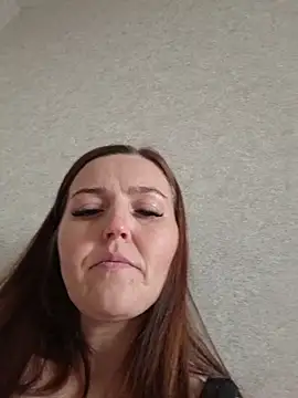 MilaMature live cam on StripChat