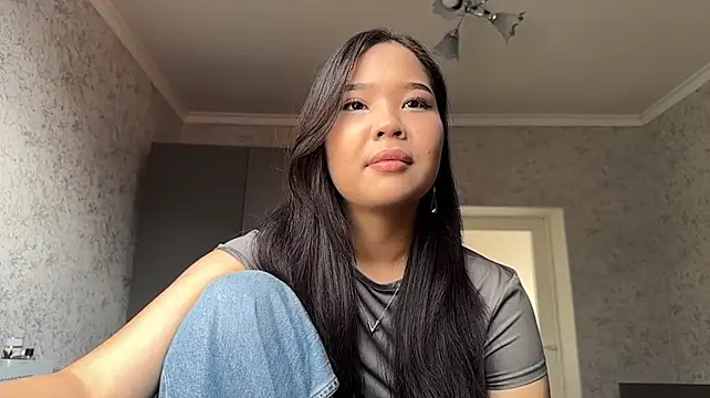 RegenaLandauer live cam on StripChat