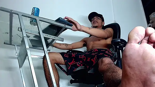 Angel_foxc13 on Stripchat