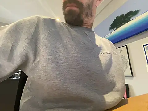 luckyenglishmanx (Ask my age) - Naked