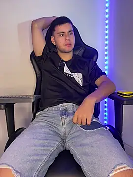 Liam_Mateo live cam on StripChat