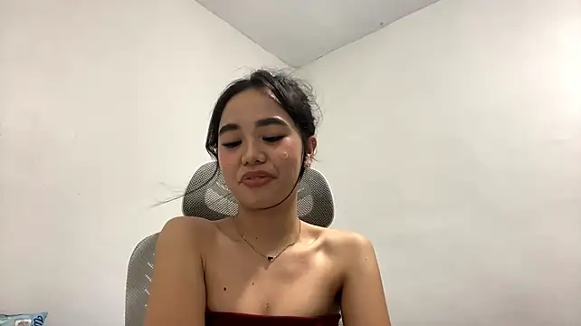 LoveAmy19 live cam on StripChat