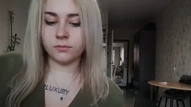 IsaWhitton live cam on StripChat